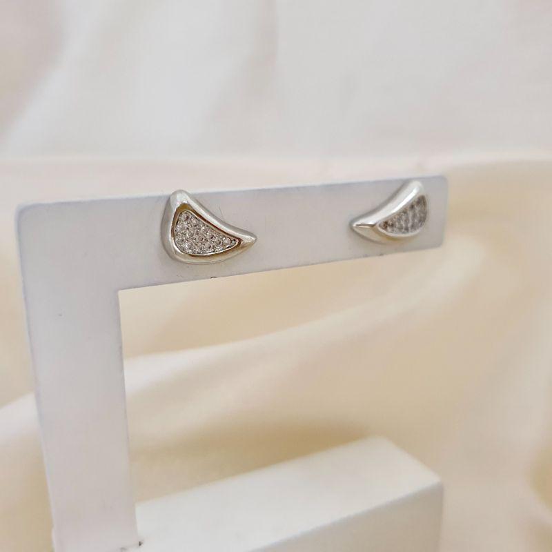 Brinco ródio triângulo cravejado zirconia