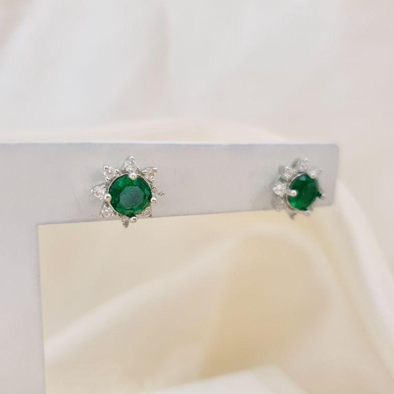 Brinco ródio zirconia verde e contorno zirconias