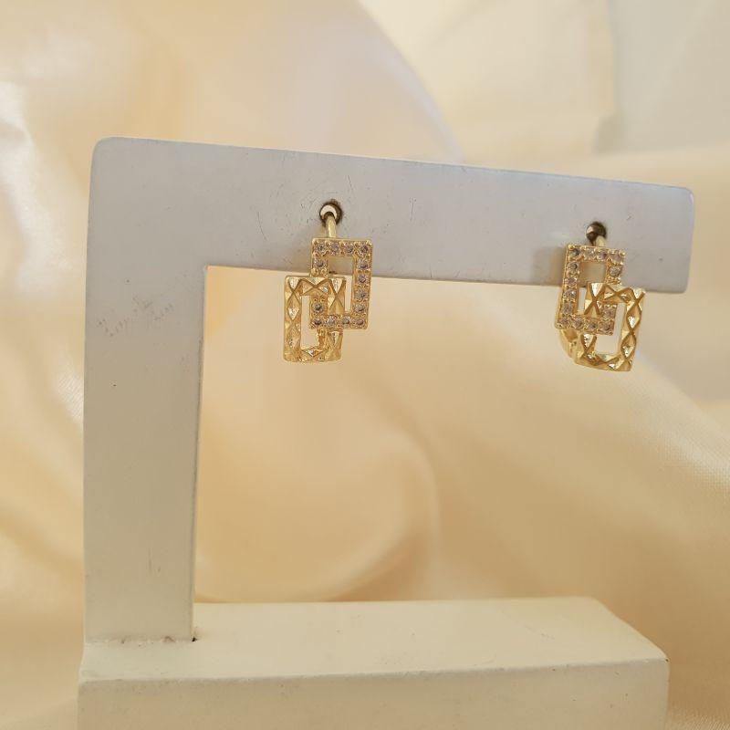 Brinco argola click dois quadrados diamantado e cravejado zirconia