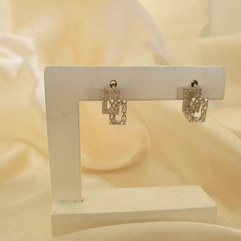 Brinco ródio argola click dois quadrados diamantado e cravejado zirconia