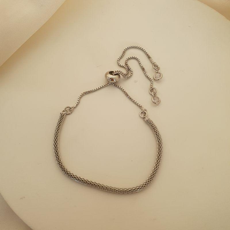 Pulseira ródio gravatinha malha e dois pontos de luz na ponta