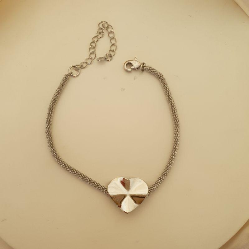 Pulseira ródio malha e coracao organico relevo