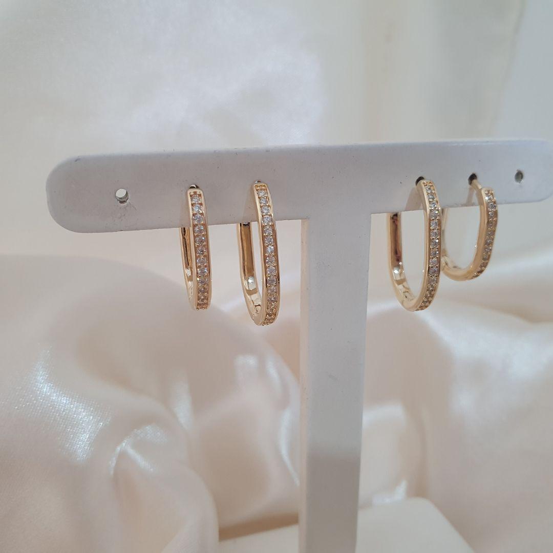 Brinco dupla argola click oval cravejada zirconia