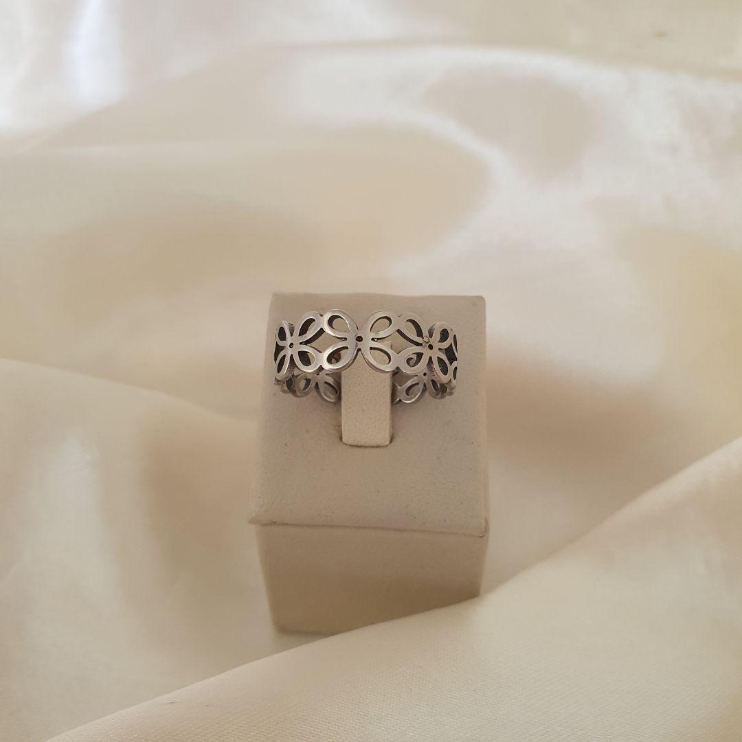 Anel inox aro largo flor vazada