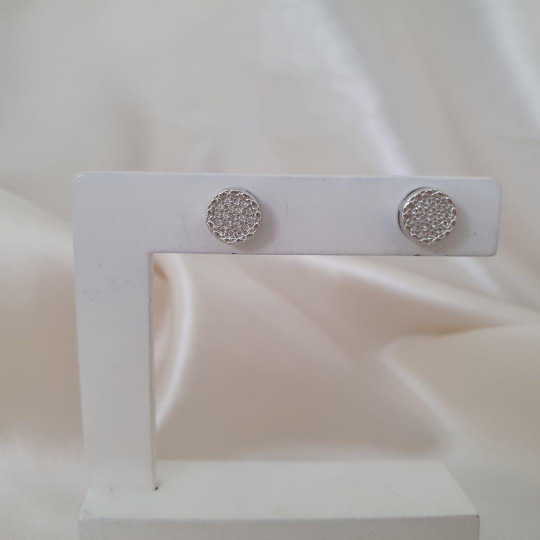 Brinco ródio redondo circulo cravejado zirconia com detalhes