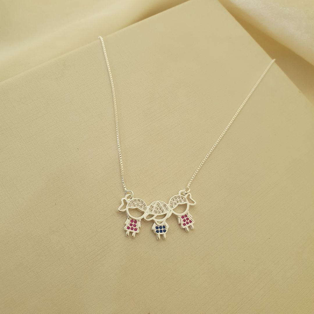 Colar prata  2 meninas e 1 menino zirconias coloridas (filhos)