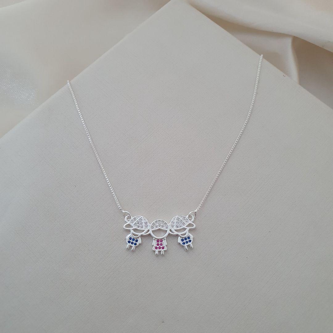 Colar prata  2 meninos e 1 menina zirconias coloridas (filhos)